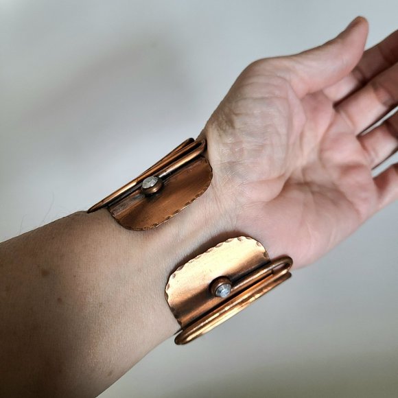 Copper swirl design cuff bracelet. - Picture 7 of 11
